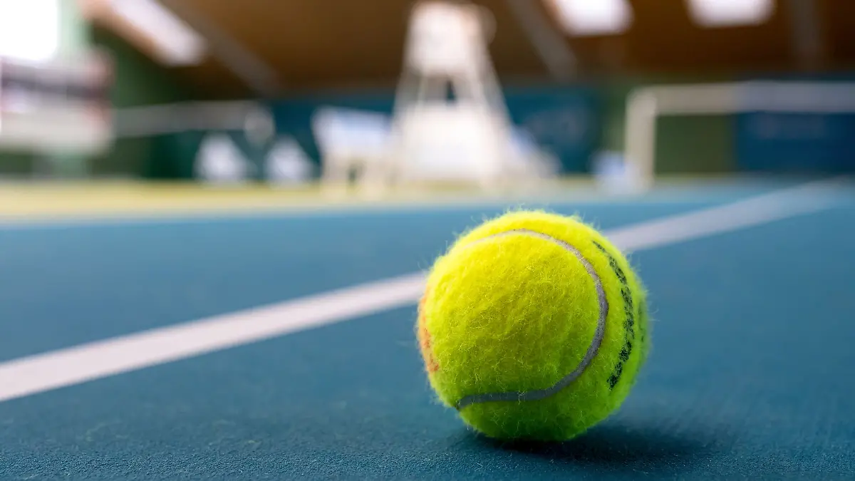 In der Umkleidekabine einer Tennishalle in Friesland haben sich zwei Senioren so mit Fäusten geschlagen, dass die Polizei anrückte. (Symbolbild)