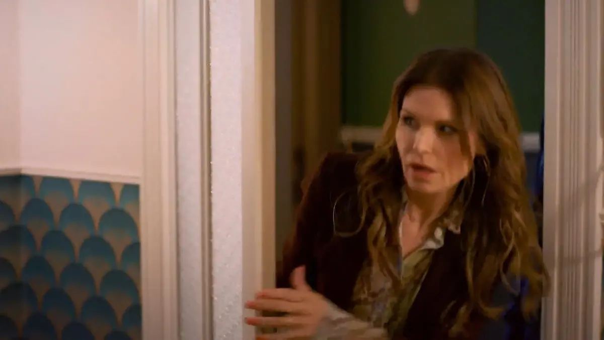Britta dringt mit Theo in die Wohnung seines Onkels ein Die „Unter uns“-Wochenvorschau (Teil 3)
