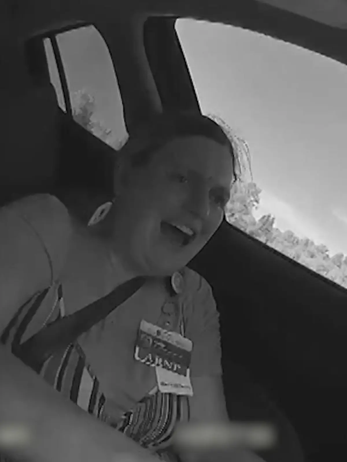 Bild zu: "Kreisch-Alarm nach Karacho-Fahrt! Frau hängt am Handy – dann kracht es"