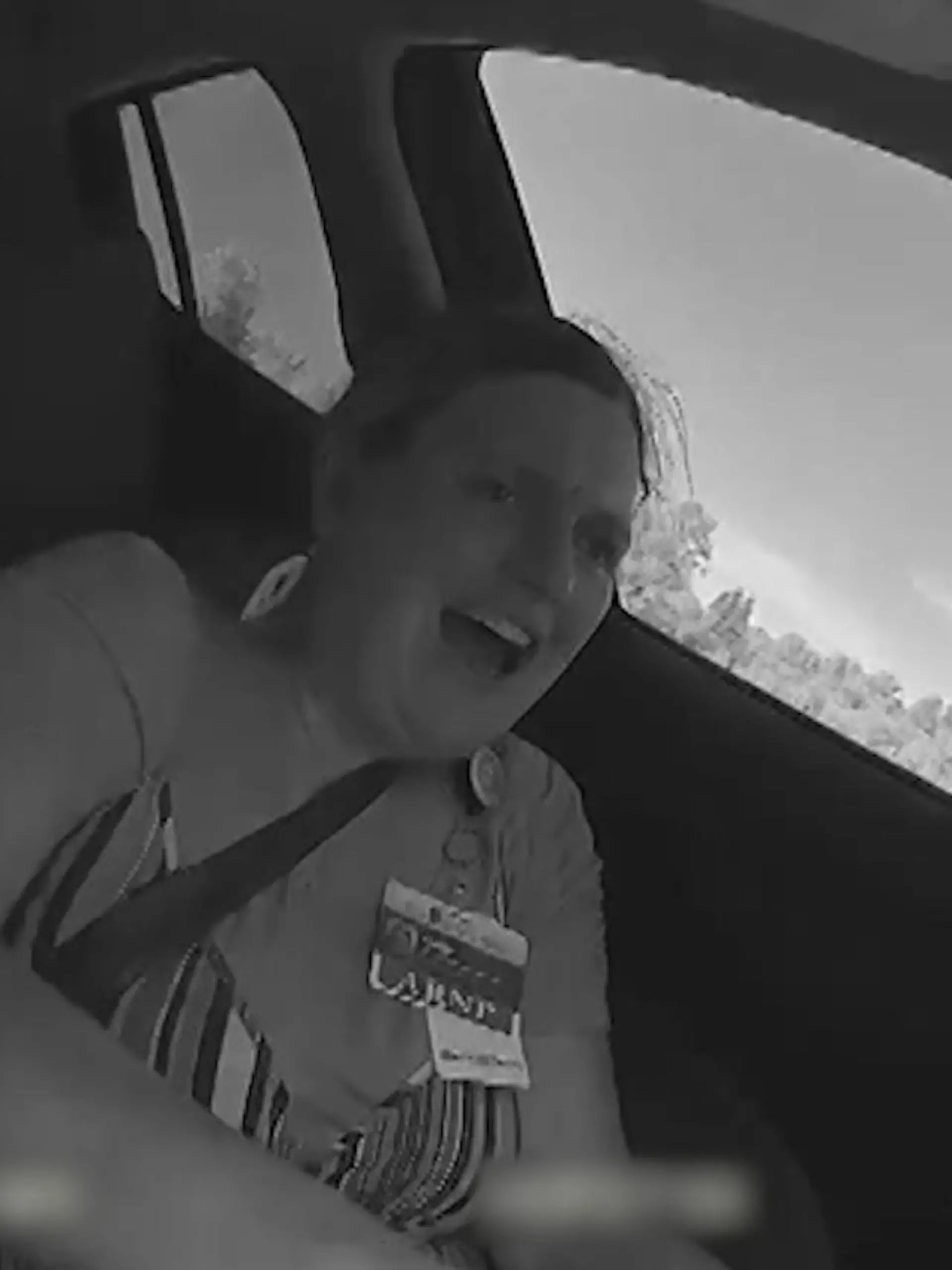 Bild zu: "Kreisch-Alarm nach Karacho-Fahrt! Frau hängt am Handy – dann kracht es"