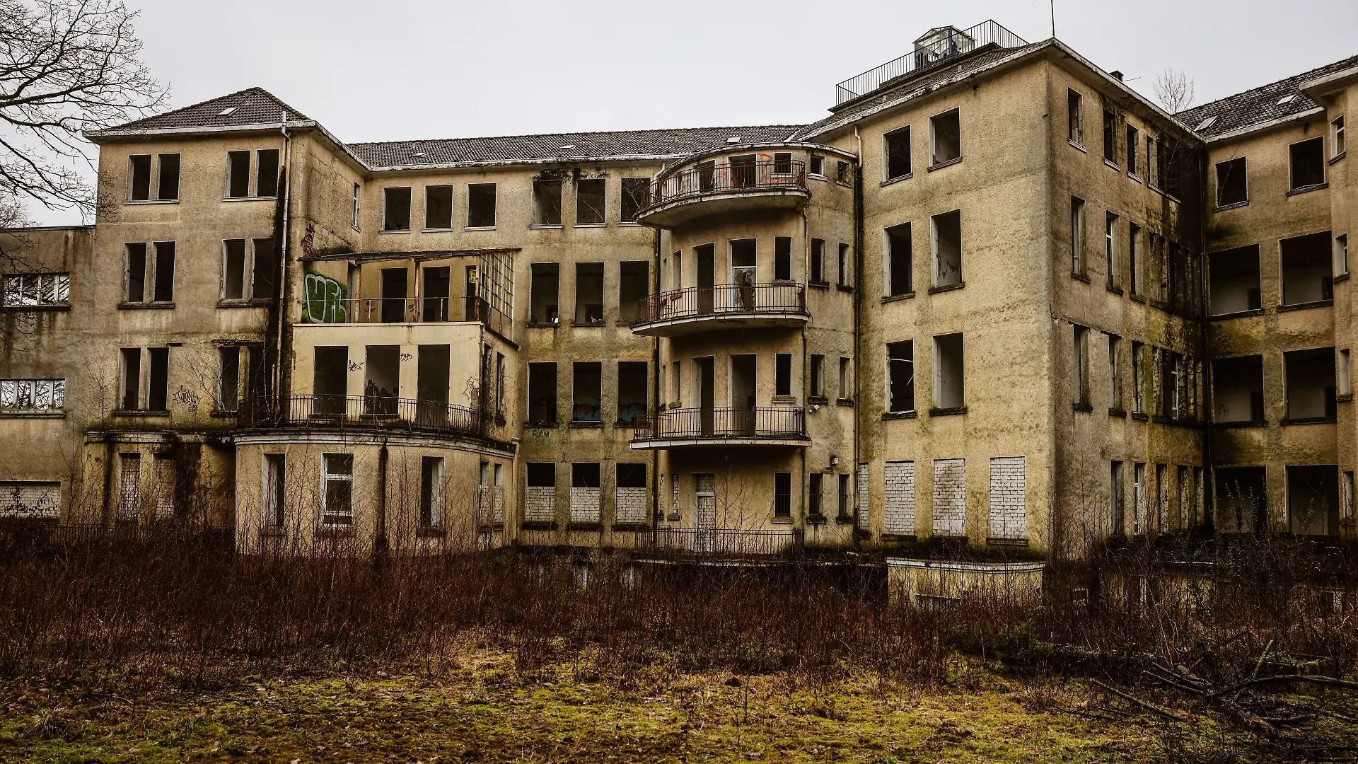 Das Hauptgebäude auf dem Gelände der ehemaligen Klinik Aprath. Nach Ergebnissen einer Studie wurden an Kindern und Jugendlichen in Aprath Medikamententests vorgenommen.