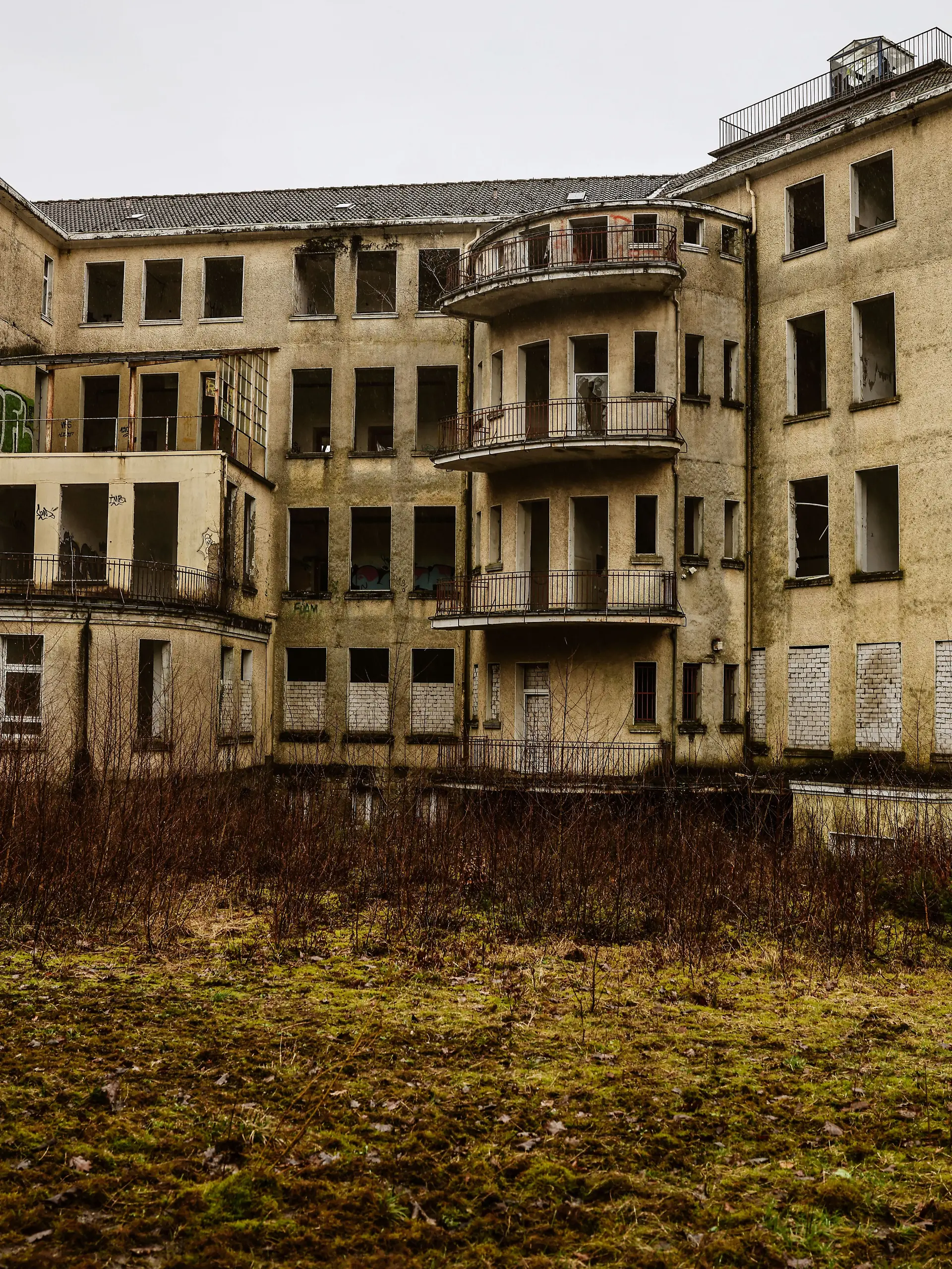 Das Hauptgebäude auf dem Gelände der ehemaligen Klinik Aprath. Nach Ergebnissen einer Studie wurden an Kindern und Jugendlichen in Aprath Medikamententests vorgenommen.