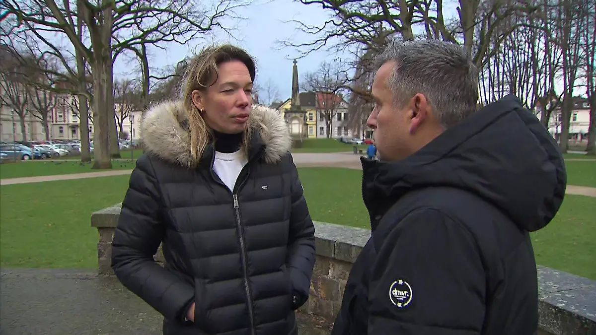 Nadine F. im Gespräch mit ihrem Anwalt Thorsten Frühmark