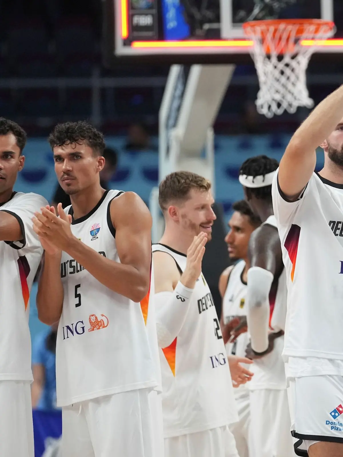 Bild zu: "„War klar, dass wir es können”: Deutschland bezwingt Doncic"