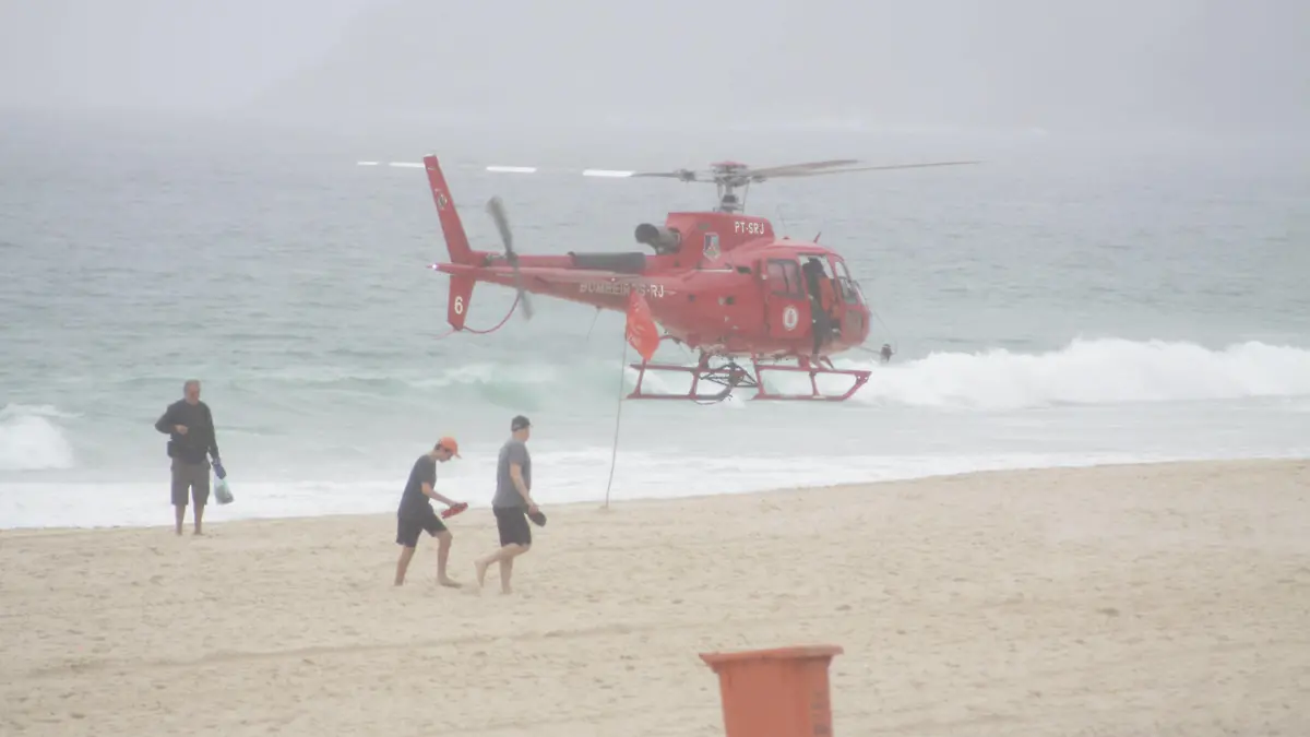RIO DE JANEIRO, RJ - 07.01.2023: CLIMATEMPO RJ - Firefighters rescue bathers on Ipanema beach in the southern part of the city of Rio de Janeiro, RJ. x2316522x PUBLICATIONxNOTxINxBRA LuizxGomes