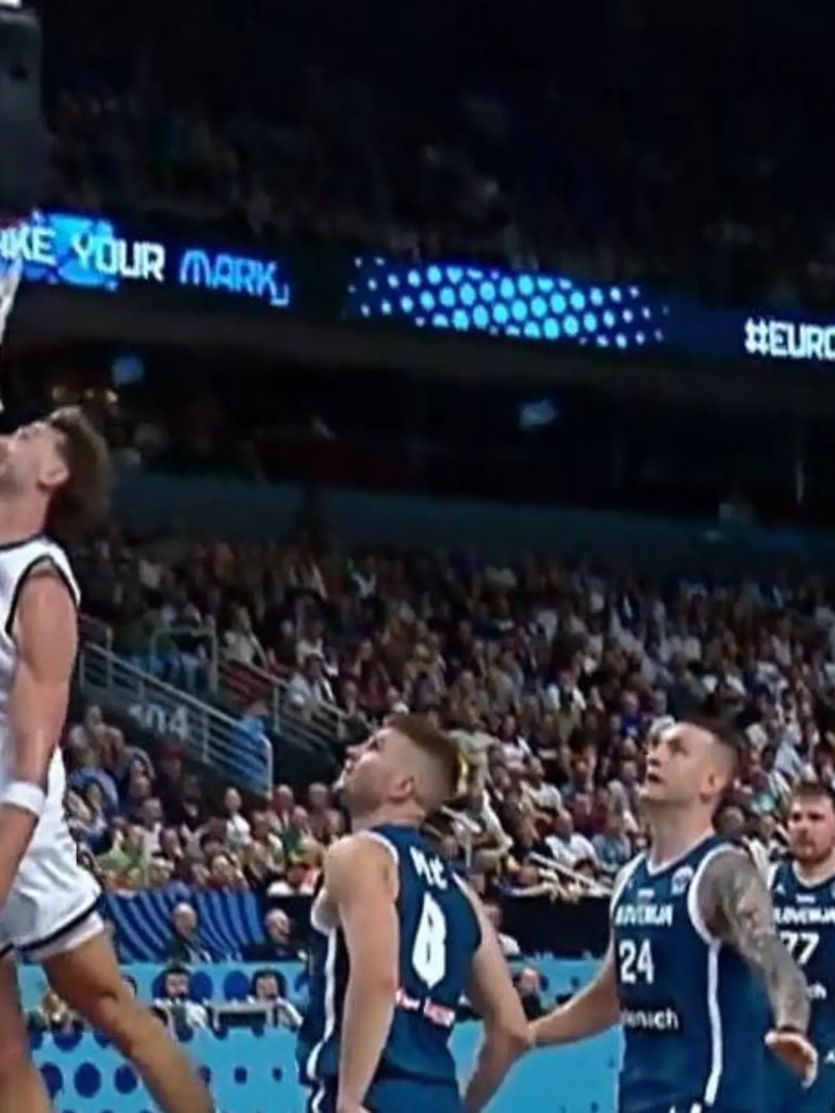 Bild zu: "Wir sind im EM-Halbfinale! Deutsche Basketballer besiegen Slowenien"