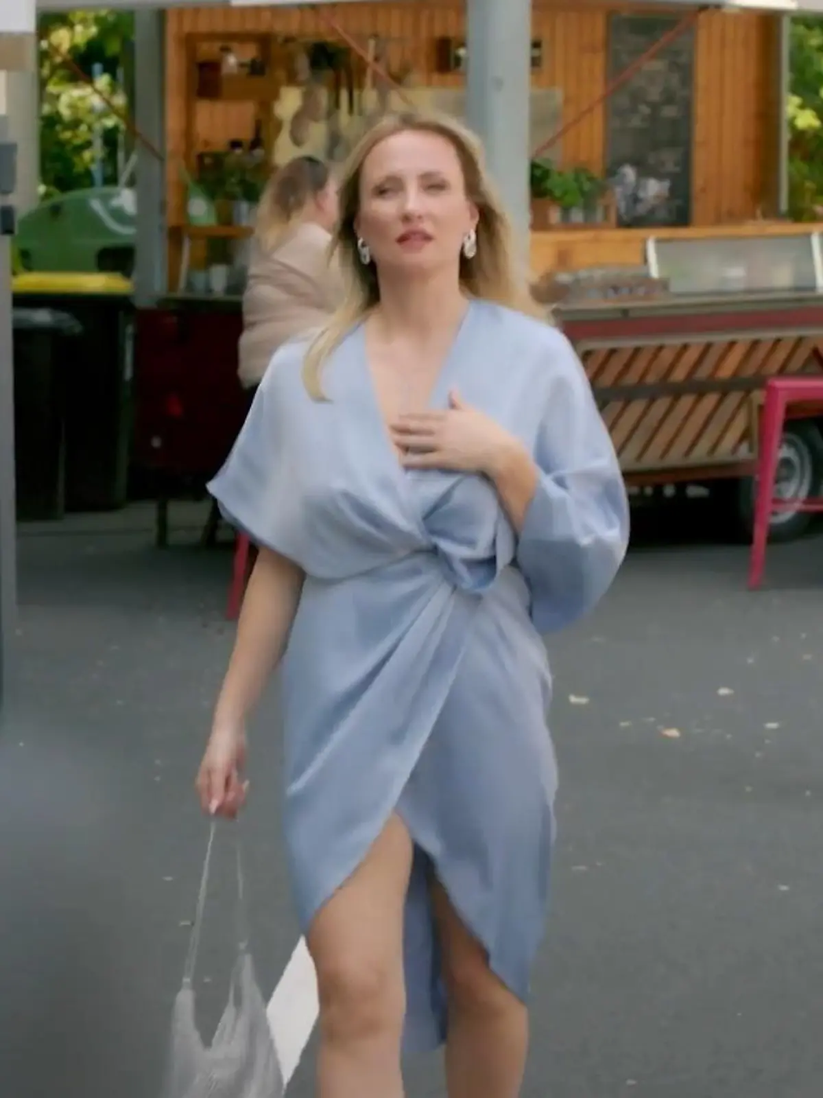 AWZ: Isabelle geht zu ihrem Date mit Dragan