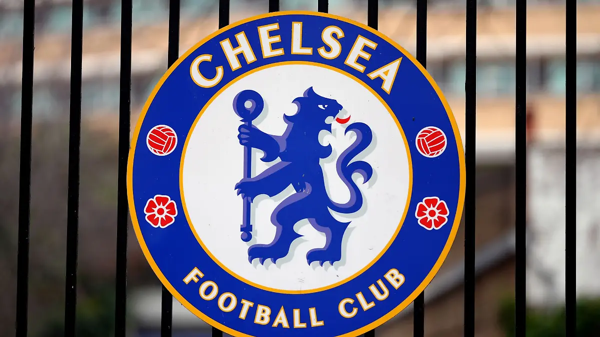 Der FC Chelsea muss sich wegen mutmaßlicher Regelverstöße in 74 Fällen vorm englischen Fußballverband verantworten.