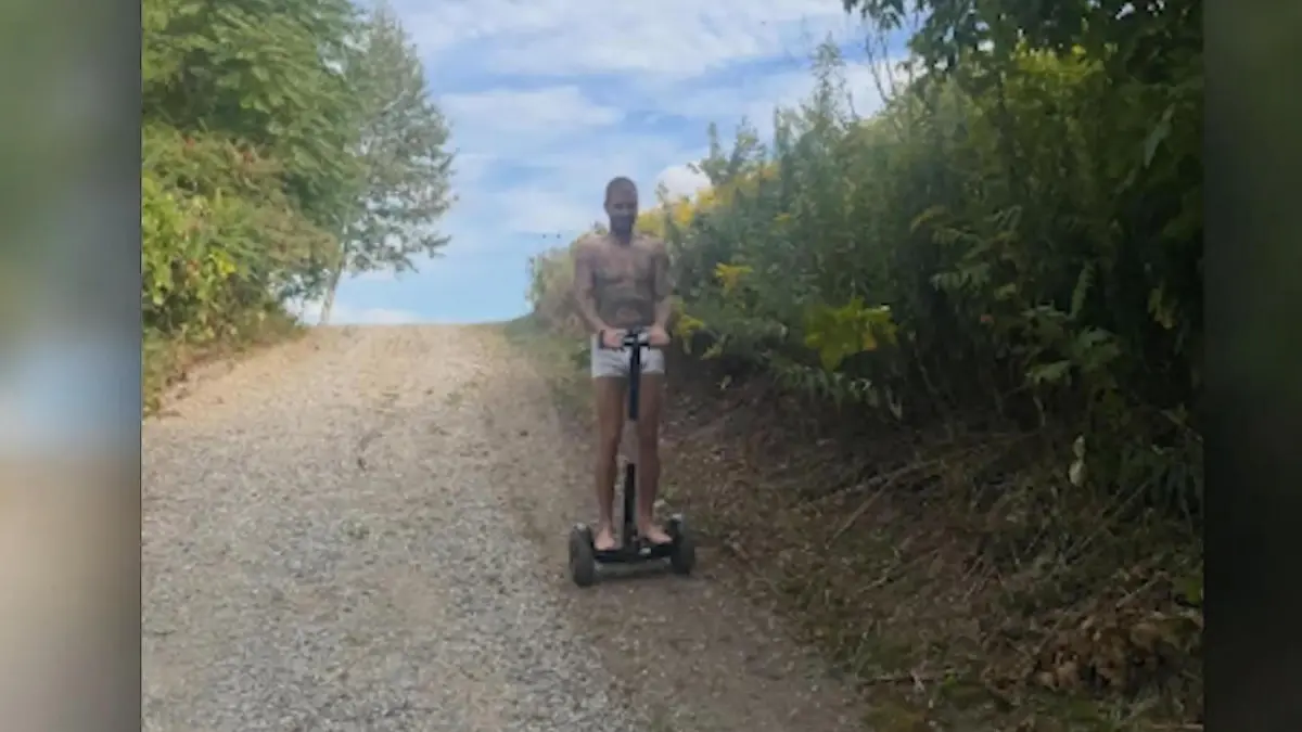 Halbnackter Segway-Ausflug! Superstar geht mit Schlüpper auf Spritztour Justin Biebe, wo hast du deine Klamotten gelassen?