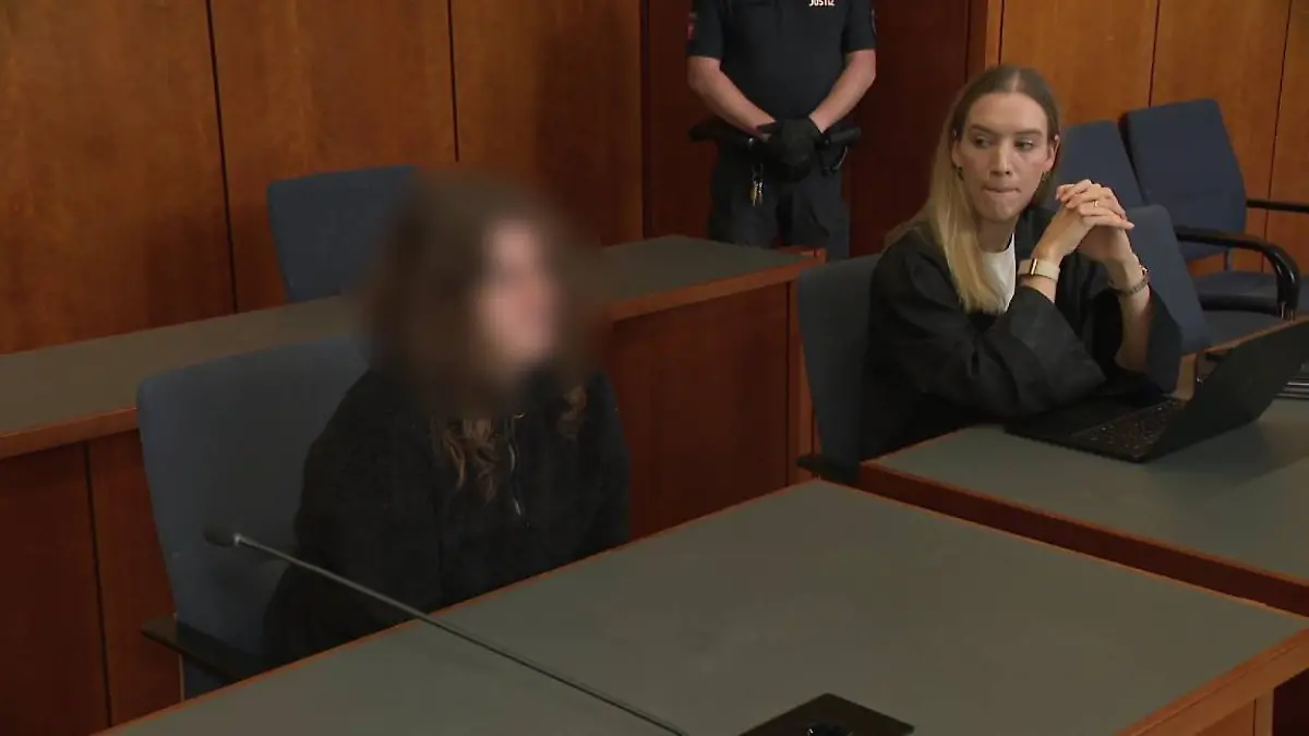 „Ich glaube nicht, dass sie gleichgültig ist, es kann auch eine Verlegenheitsreaktion sein“, sagt Verteidigerin Anthea Pitschel über den kühlen Auftritt von Shirin M.