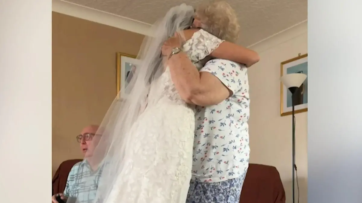 Kurz vor der Hochzeit! Braut reist 16.000 Kilometer – aus DIESEM Grund „Sie sind wirklich mein Ein und Alles"