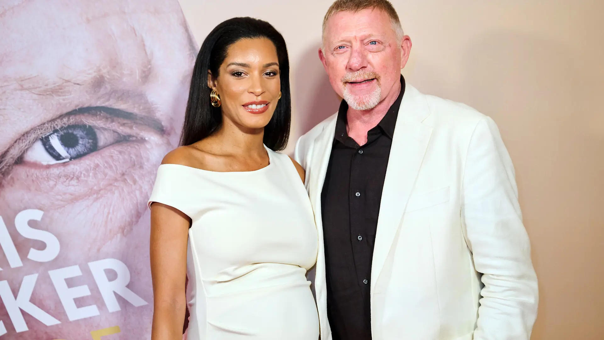 Boris Becker (r) kommt mit seiner Frau Lilian de Carvalho Monteiro zur Vorstellung seines Buches „Inside. Gewinnen - Verlieren - Neu beginnen”. 