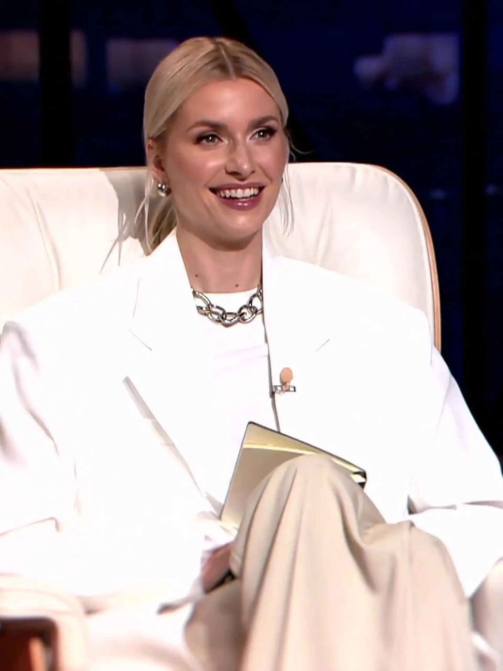 Bild zu: "Lena Gercke ist als Gastlöwin bei DHDL dabei "