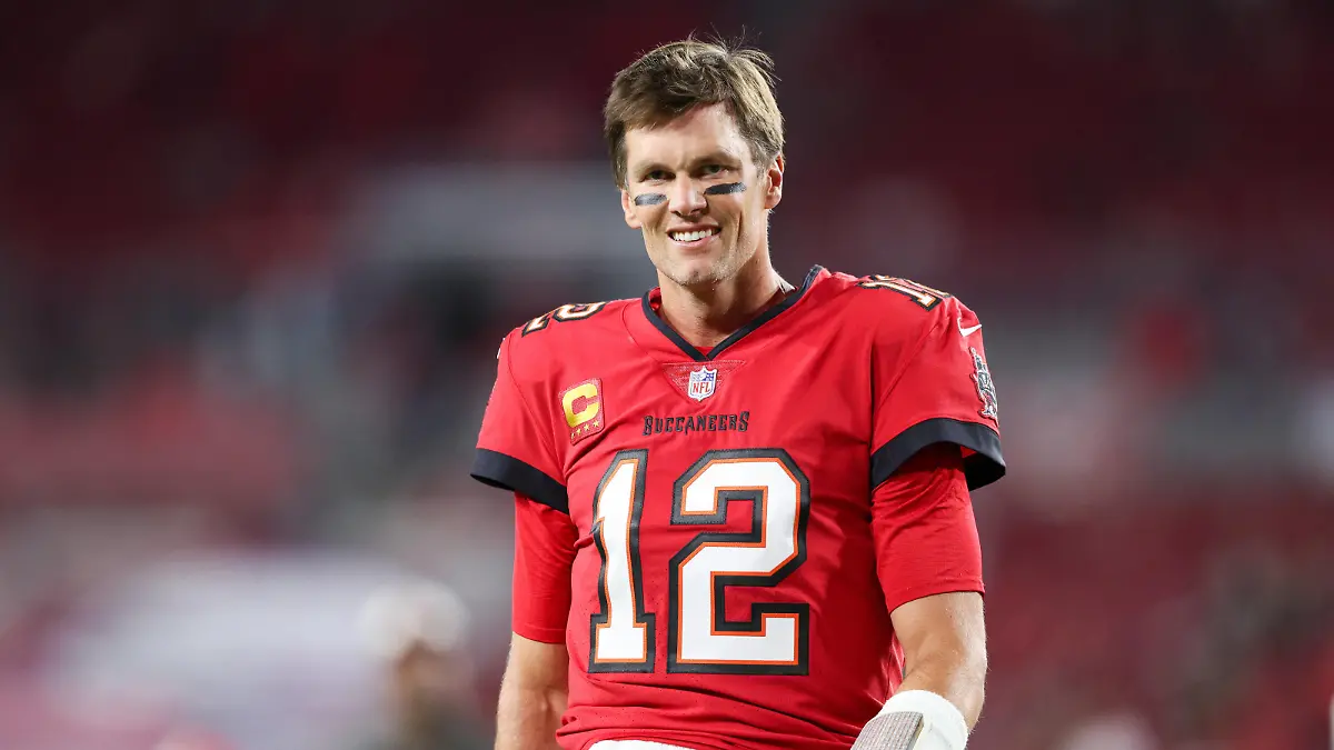 NFL, American Football Herren, USA New Orleans Saints at Tampa Bay Buccaneers Dec 5, 2022 Tampa, Florida, USA Tampa Bay Buccaneers quarterback Tom Brady 12 warms up before Monday Night game against the New Orleans Saints at Raymond James Stadium. Tampa Raymond James Stadium Florida USA, EDITORIAL USE ONLY PUBLICATIONxINxGERxSUIxAUTxONLY Copyright: xNathanxRayxSeebeckx 20221205_nrs_fo8_00009
