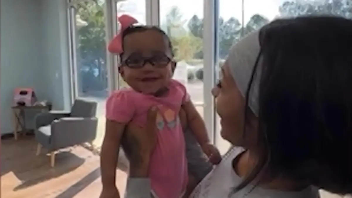 Besonderer AugenBLICK! Lennix (1) bringt Mama-Herz zum Schmelzen „Mein süßer Käfer liebt seine Brille"