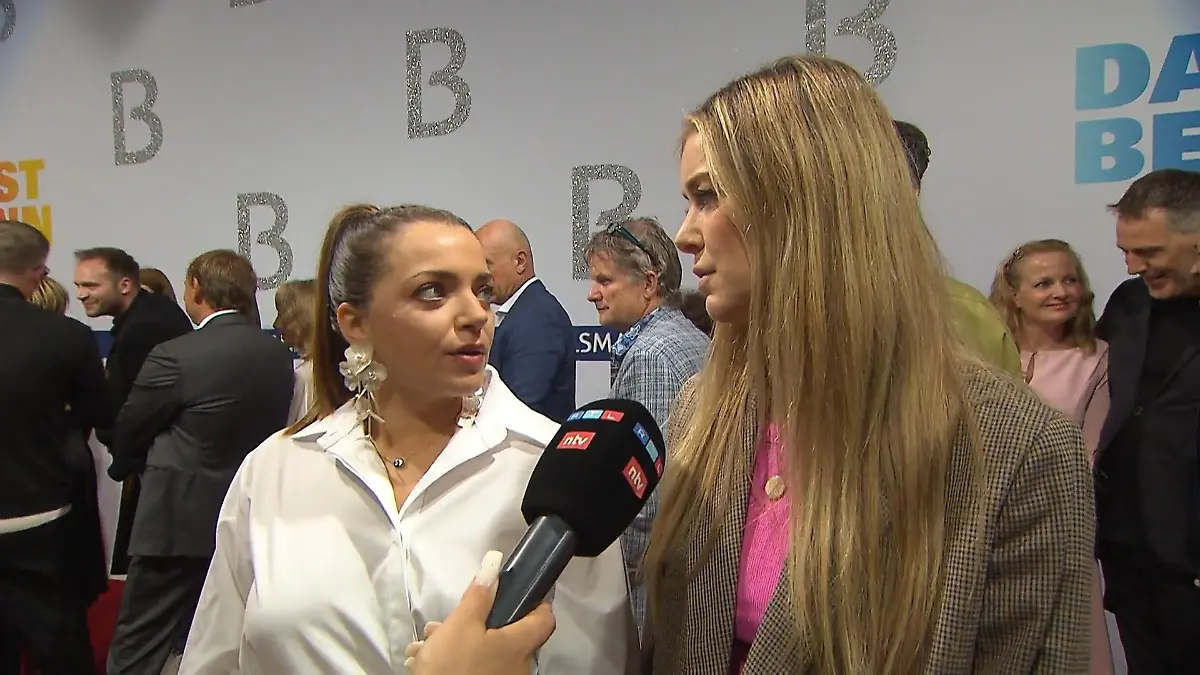 Die GZSZ-Schauspielerinnen Anne Menden und Nina Ensmann im RTL-Interview bei der Bertelsmann Party 2025