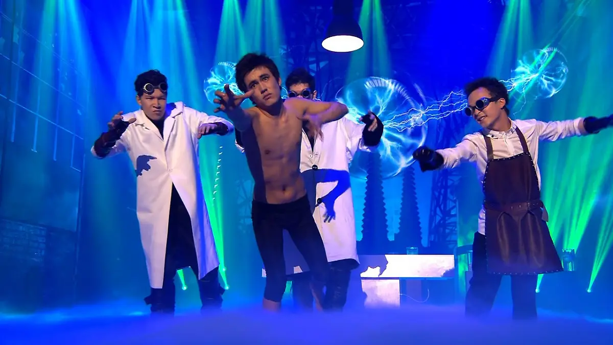 Bruce Darnell findet Tumar KR "absolut Hammer" Das Supertalent 2014: Finale