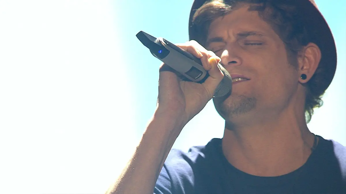 Andreas Hruska berührt die Jury mit "Keine ist wie du" Das Supertalent 2014: Finale