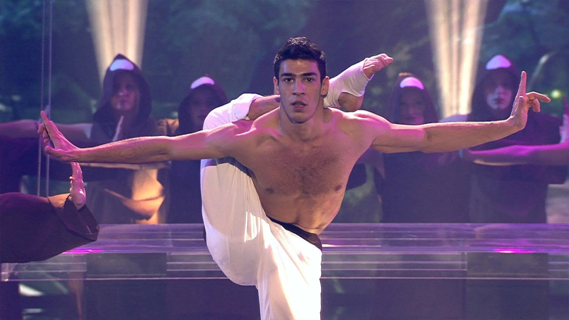 Emin Abdullaev verrenkt sich wie kein Zweiter Das Supertalent 2014: Finale