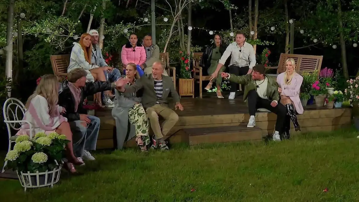 Michael lässt im Sommerhaus Schimpftirade auf Ryan Wöhrl los Von Bros keine Spur mehr