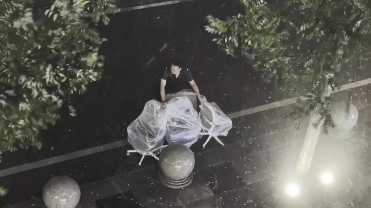 Baseball-große Hagelkörner prasseln in China nieder Unwetter in Peking