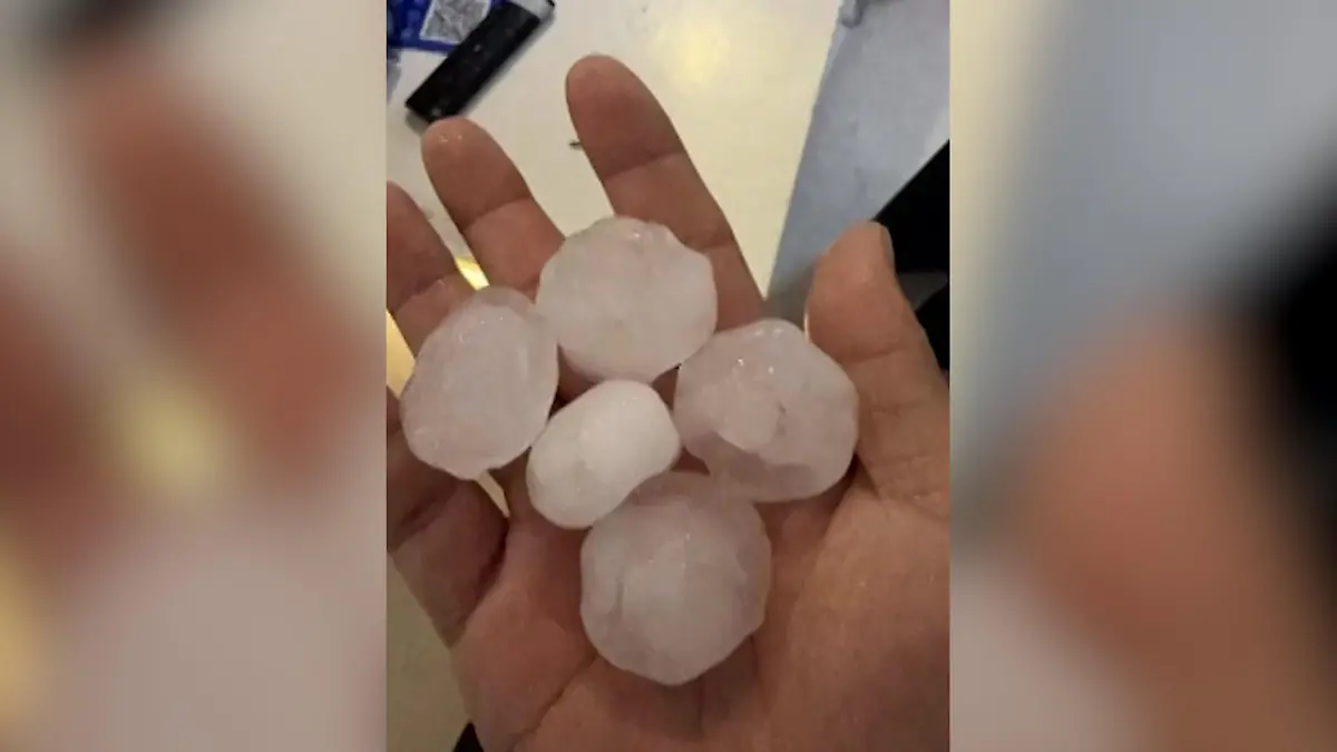 Schwere Unwetter überrollen China! Menschen von XXL-Hagelkörnern überrascht Chaotische Zustände in Peking