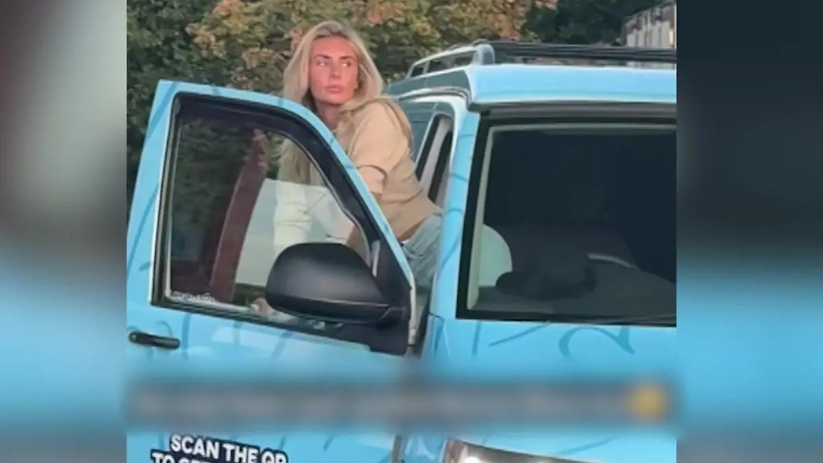 Für neuen Sex-Rekord! Porno-Star Bonnie Blue macht Jagd auf Erstsemester – Mütter in Sorge „Bang Bus“ randvoll mit Kondomen