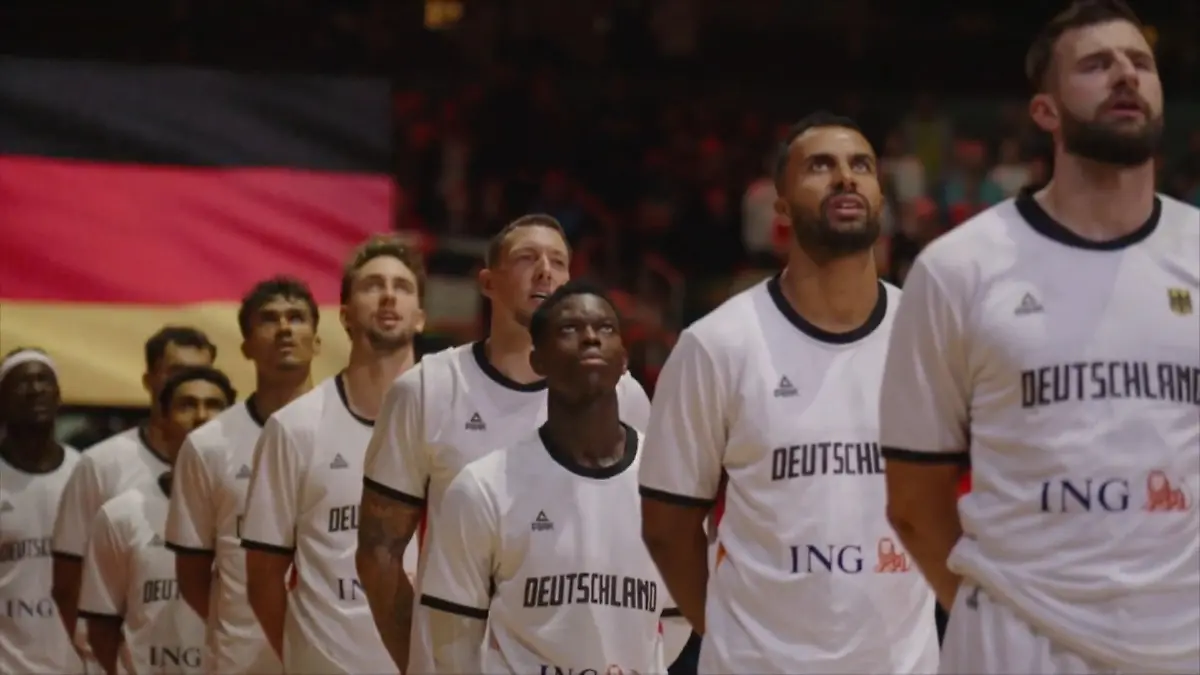 Deutscher Fanmarsch in Riga Lautstark zum Titel!