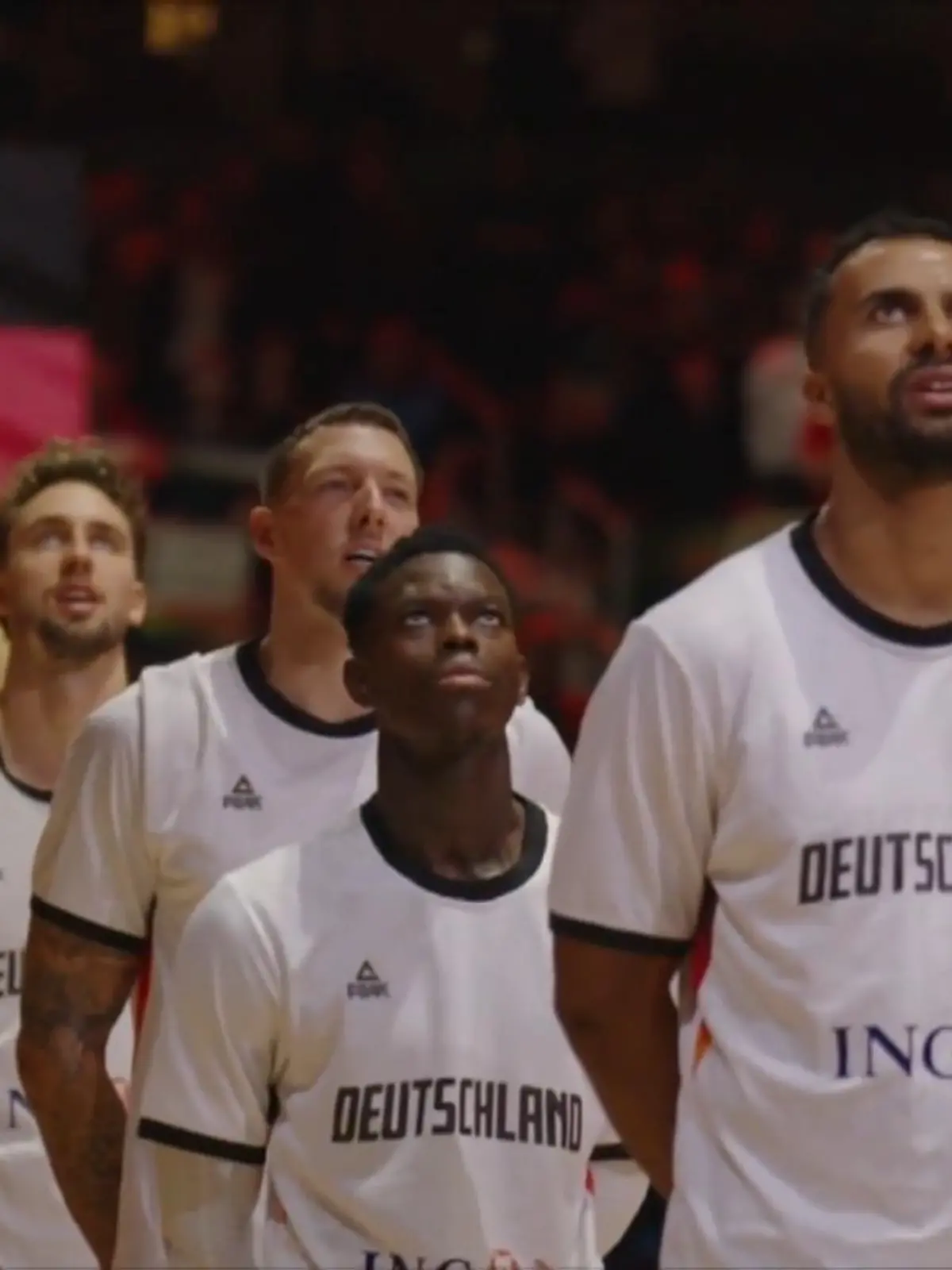 Bild zu: "Deutscher Fanmarsch in Riga"
