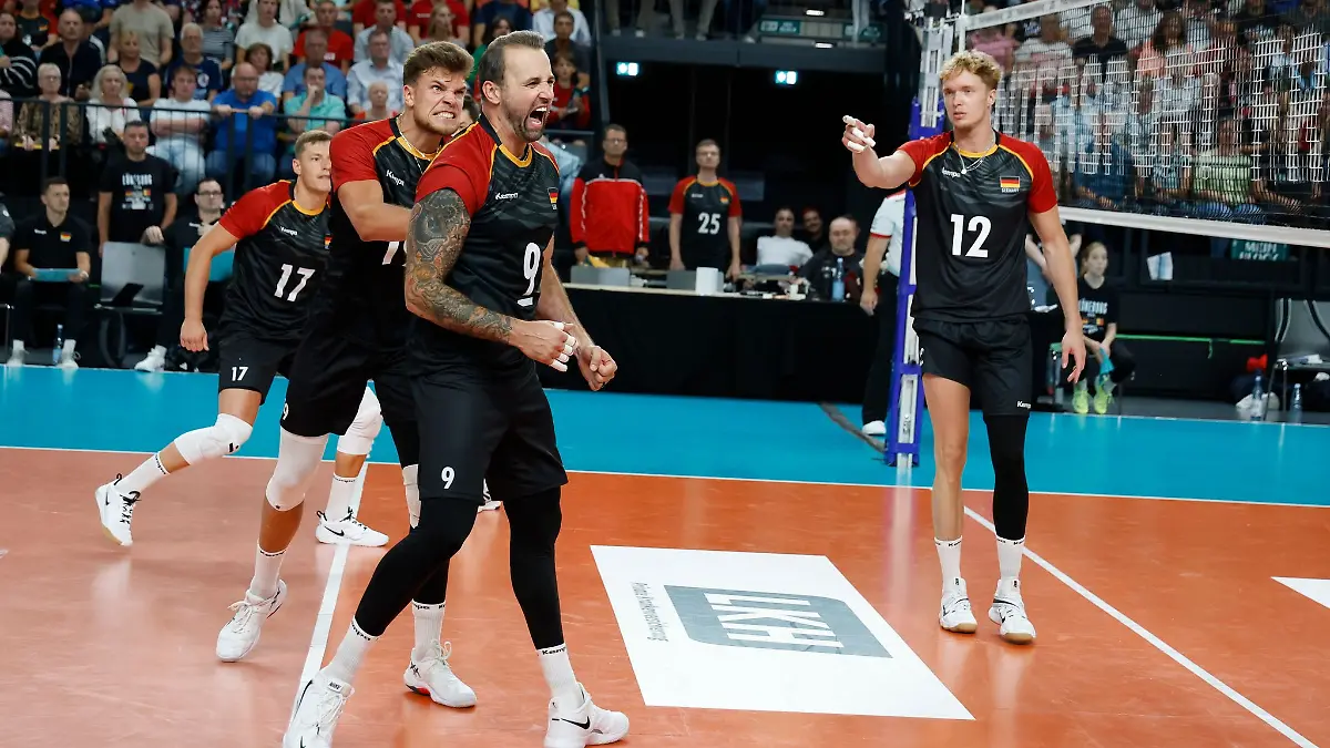 Das deutsche Team holte sich den ersten WM-Sieg.