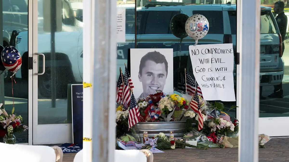 A memorial is held for Charlie Kirk, who was shot and killed in Utah, at the Turning Point USA headquarters in Phoenix, Arizona, U.S. September 10, 2025.  REUTERS/Caitlin O’Hara