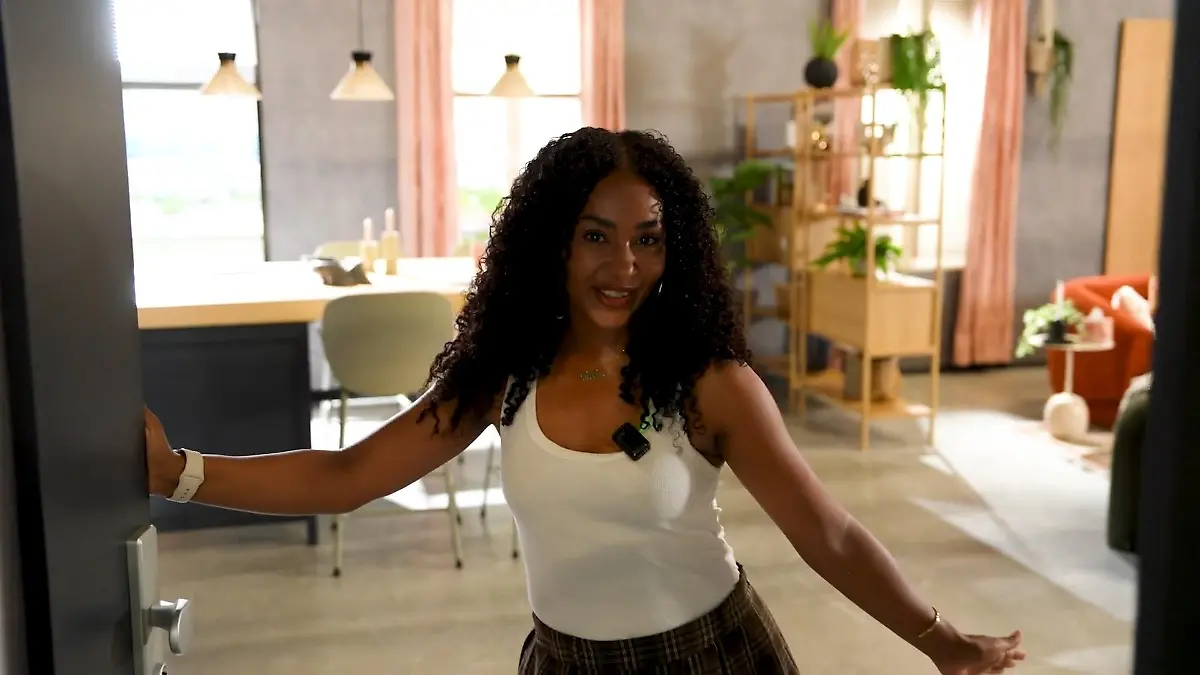 Hereinspaziert! Féréba Koné zeigt uns Imanis neue Wohnung Set-Check bei  „Alles was zählt”
