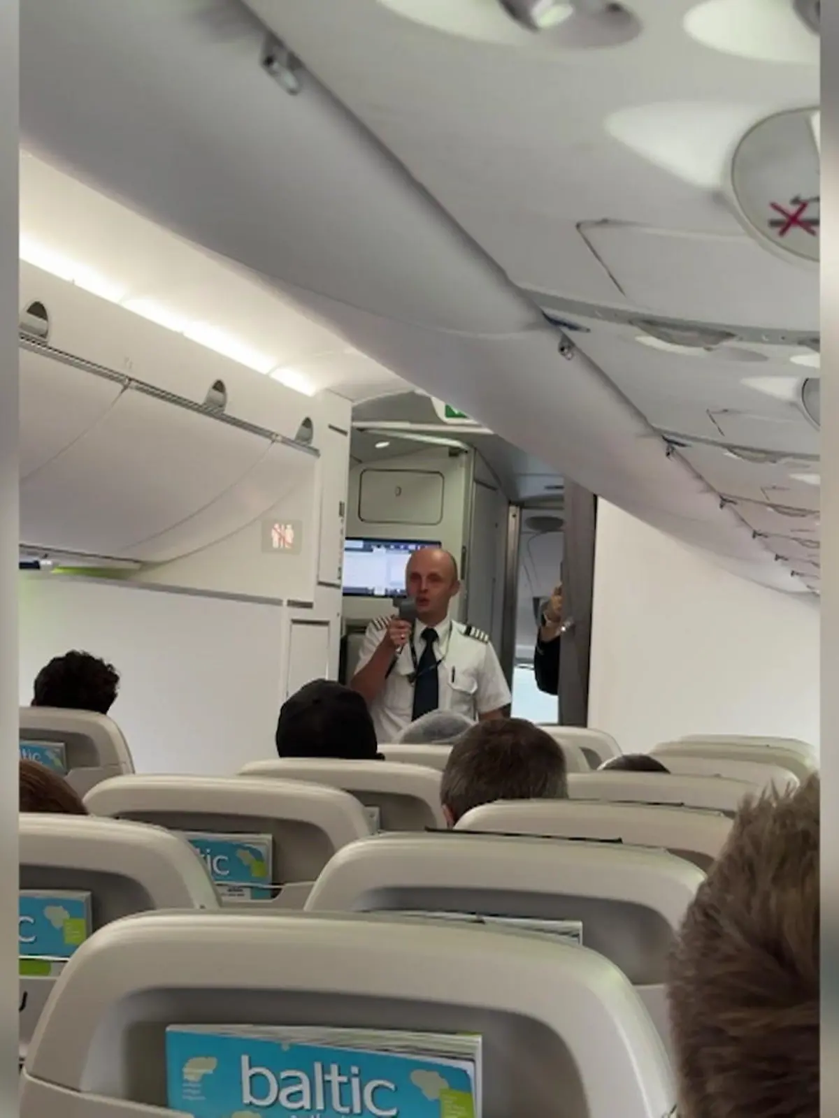Bild zu: "Party im Flieger! Pilot mit herzerwärmenden Worten an unsere EM-Helden"