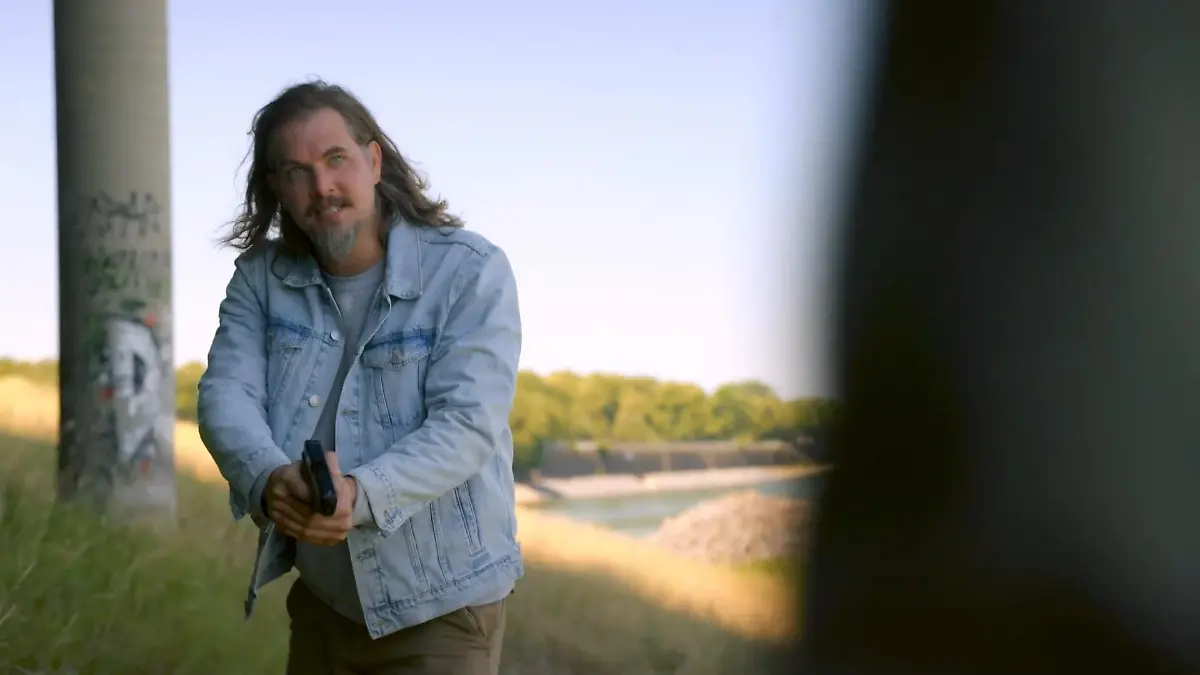 David will Bambi erschießen „Unter uns“-Folge vom 25.09.25 auf RTL+