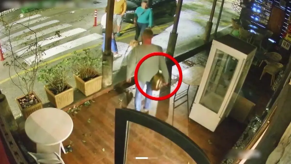 Selbstbedienung mal anders! Gast stibitzt goldenes Waschbecken von Restaurant-Toilette Sanitärbedarf stand nicht auf der Speisekarte