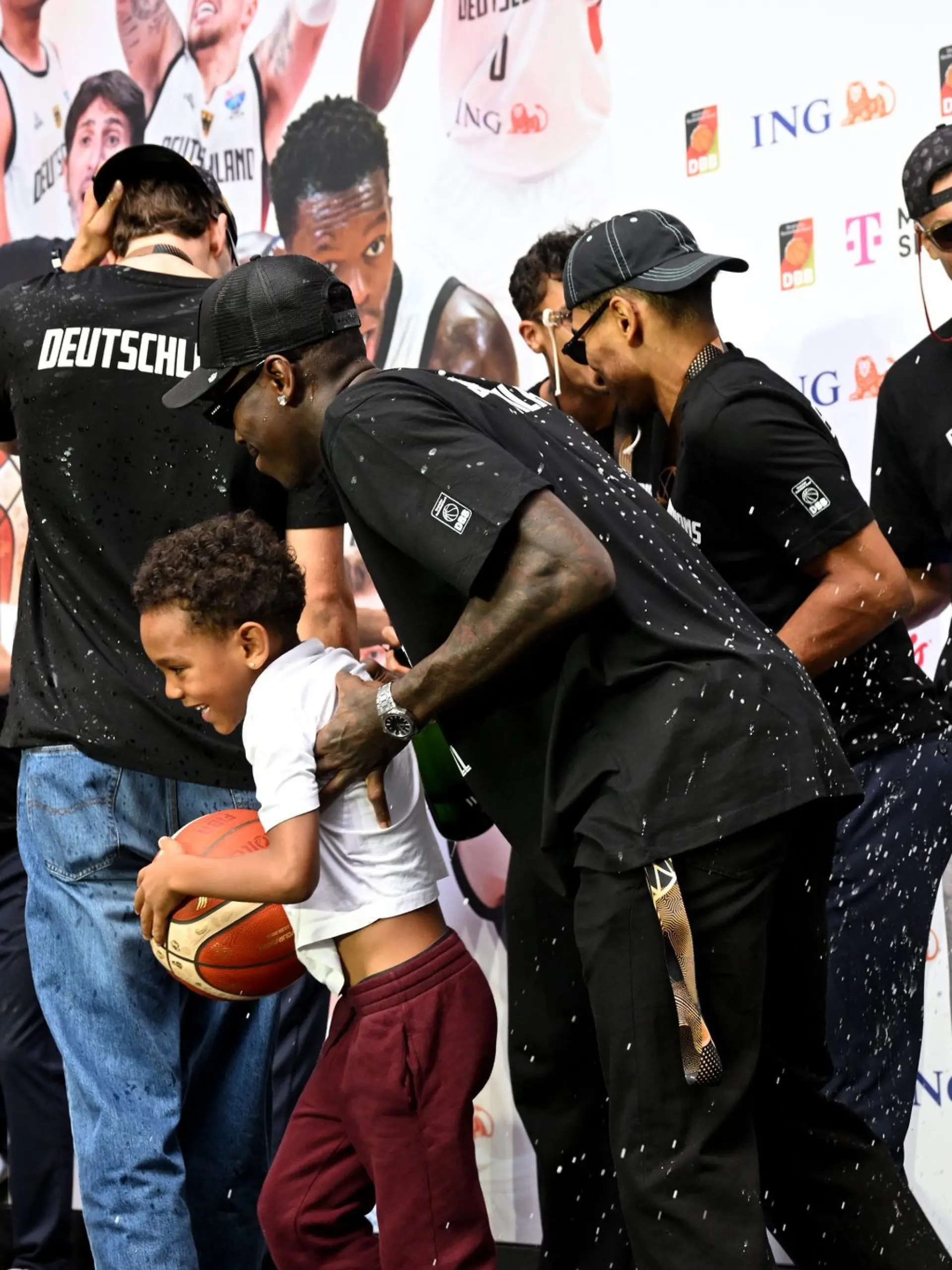 Bild zu: "Mega-Empfang für unsere Basketball-Helden in Frankfurt"