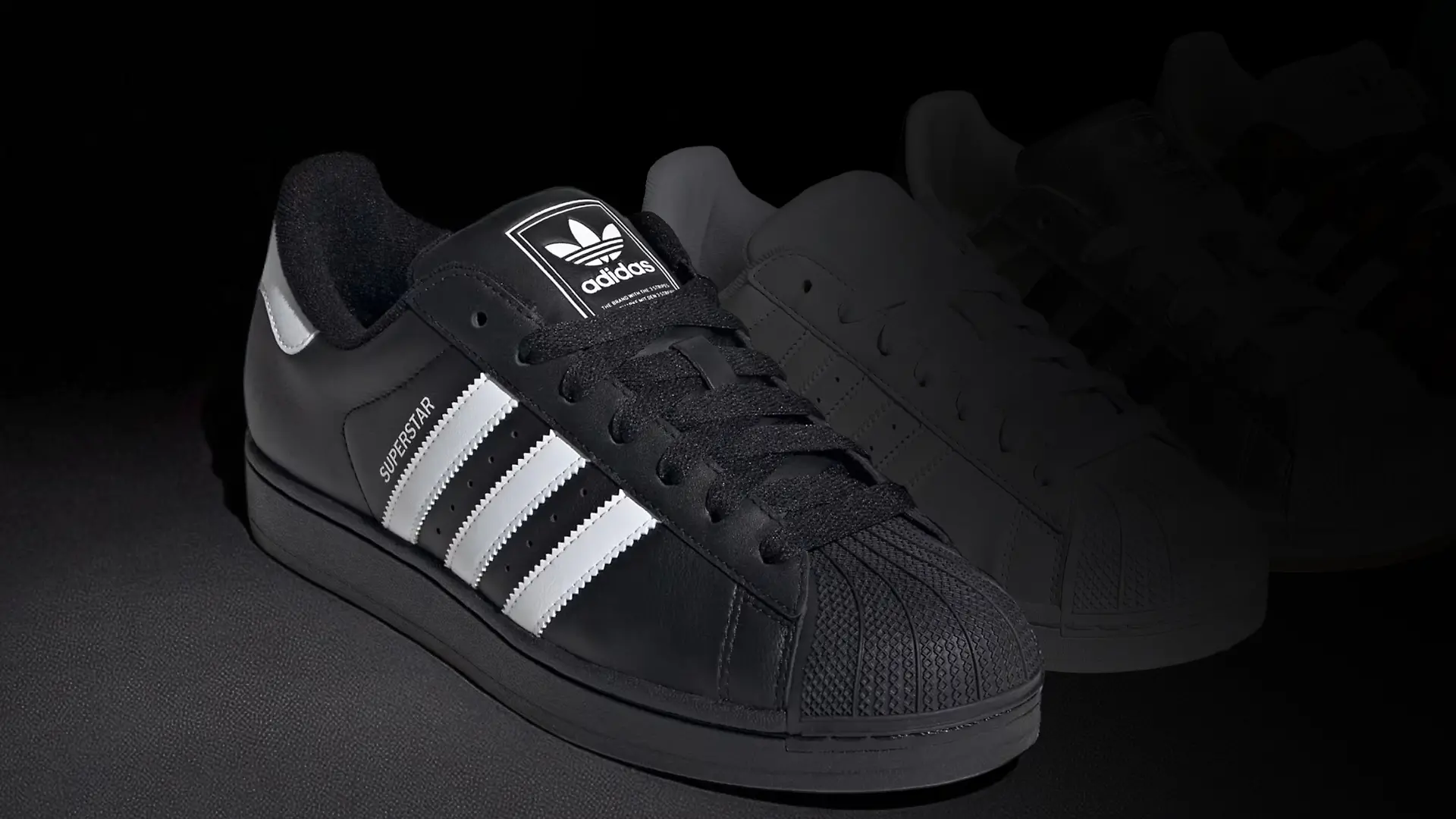 Der Adidas Superstar II in Schwarz.