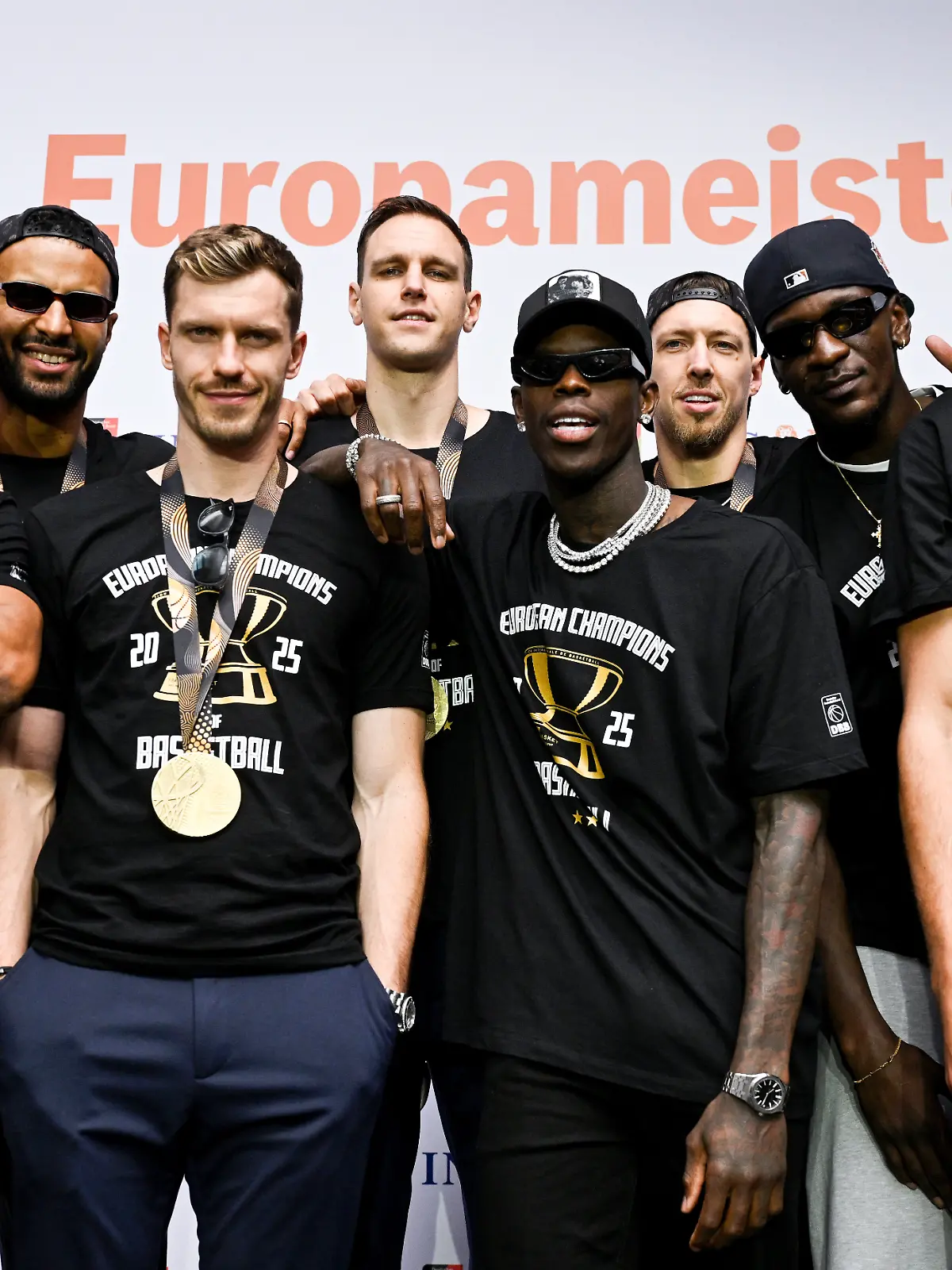 Bild zu: "Mega-Empfang für unsere Basketball-Helden in Frankfurt"