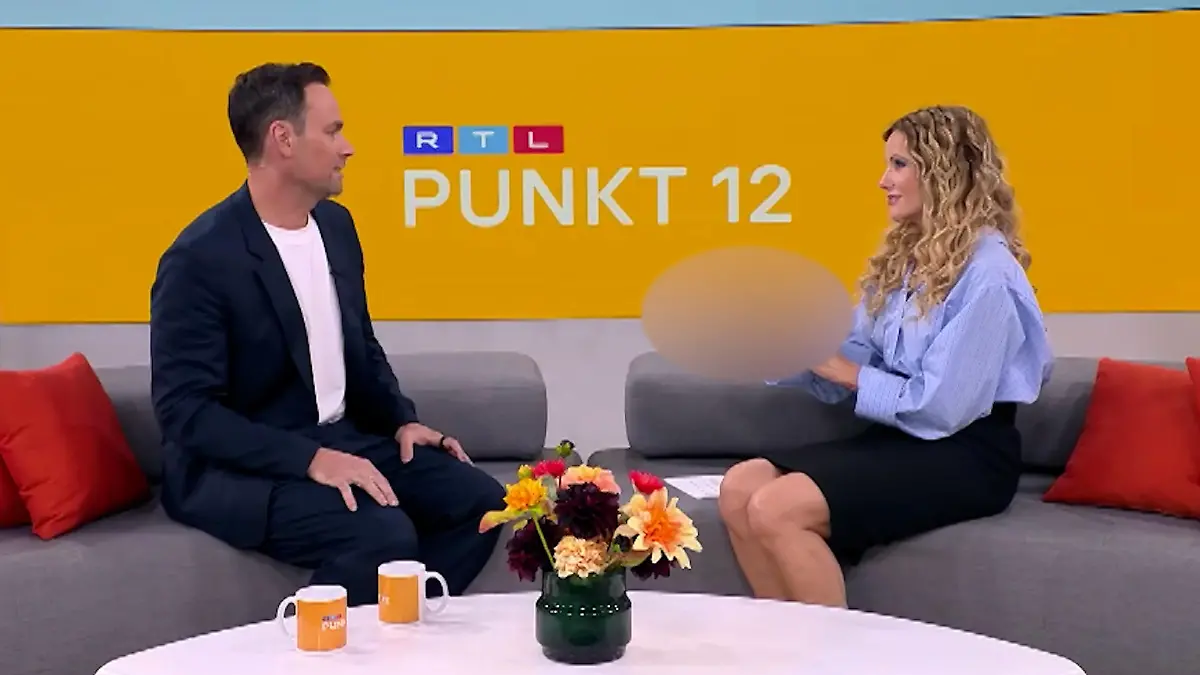 Ob ihr das gefällt? Daniel Fischer überrascht Katja Burkard mit DIESEM Geschenk Erster Tag als neuer Punkt 12-Moderator