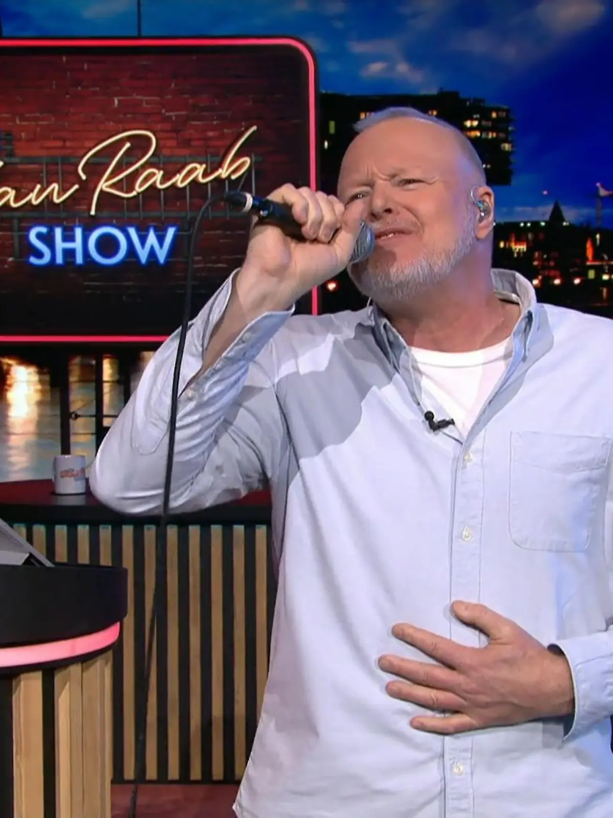 Bild zu: "Stefan Raab erfindet die Nationalhymne neu "