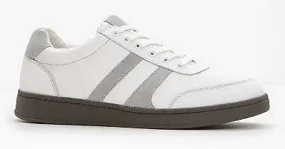 Sneaker mit grauen Streifen