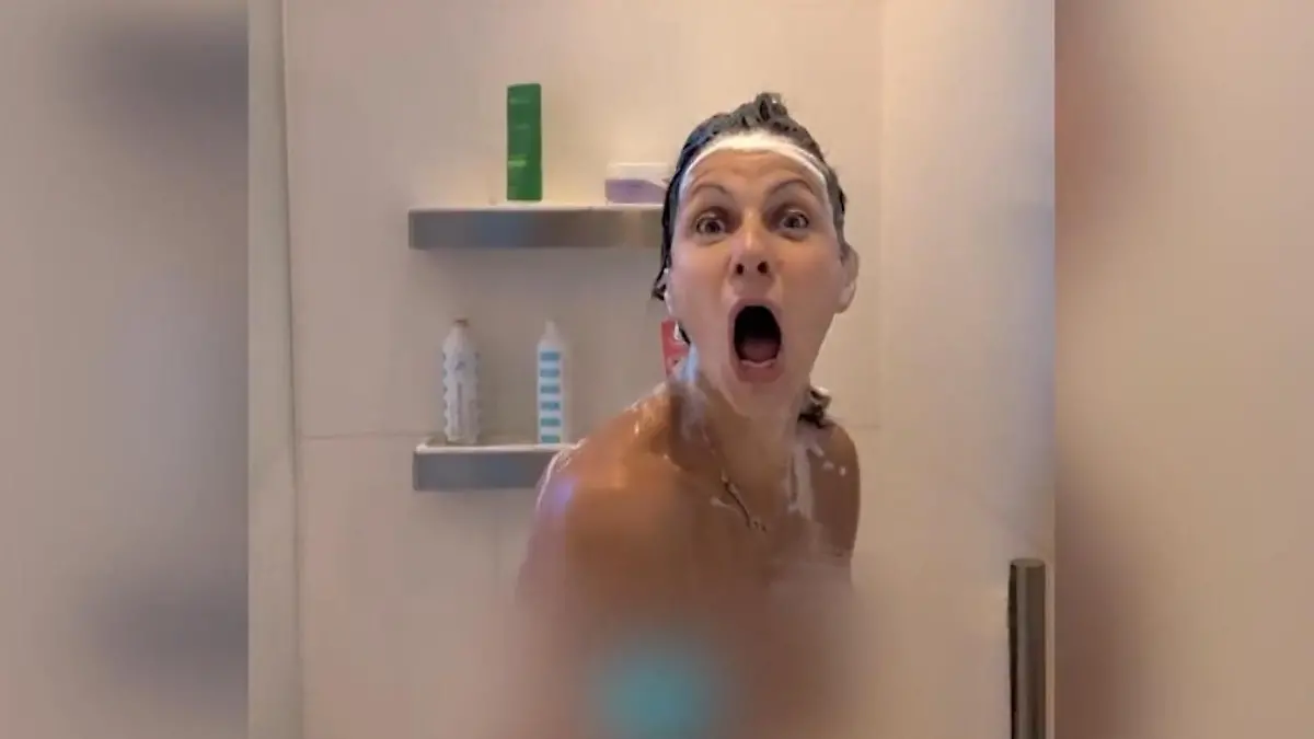 Nackt-Überraschung! Moderatorin flippt unter Dusche aus – weil Tochter ihr DAS sagt Damit landet sie einen Bestseller!