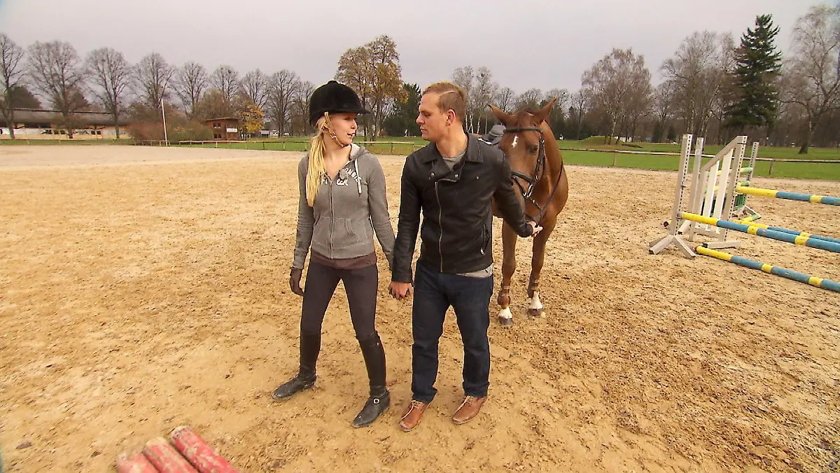 ++++++++++++++++++++++++++++++++++++ACHTUNG SPERRFRIST!KEINE VERÖFFENTLICHUNG VOR DEM 11.12.2014, 00:00 UHR !!+++++++++++++++++++++++++++++++++++Gunther besucht seine neue Freundin Jessica auf dem Reitplatz.