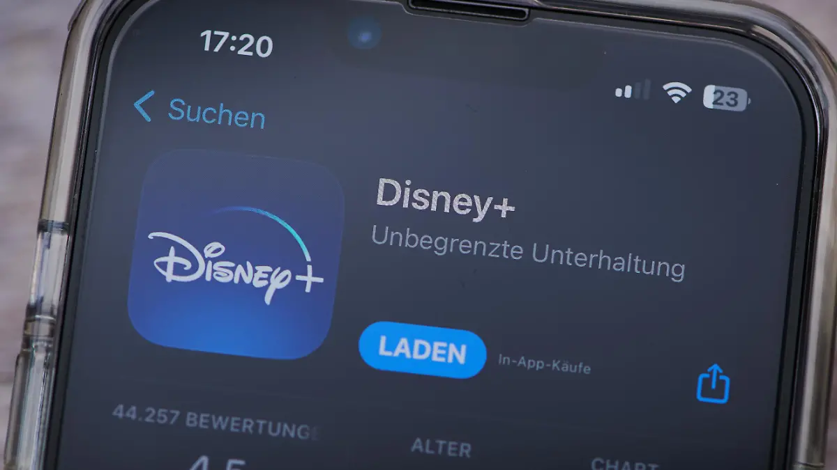 Mainz, Deutschland - 02. August 2023: Symbol der Disney-App auf einem deutschen Smartphone im App-Store