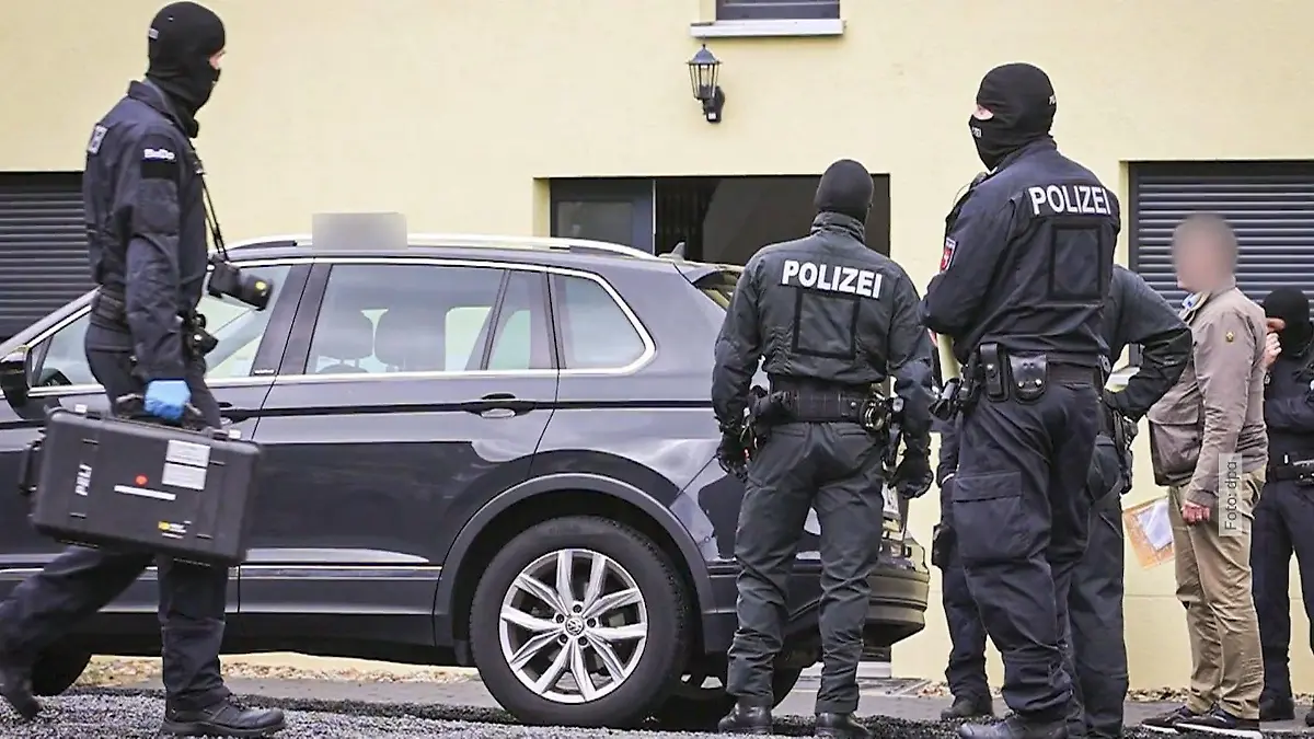 Ermittlungen gegen rechtsradikale Gruppe Waffen gefunden