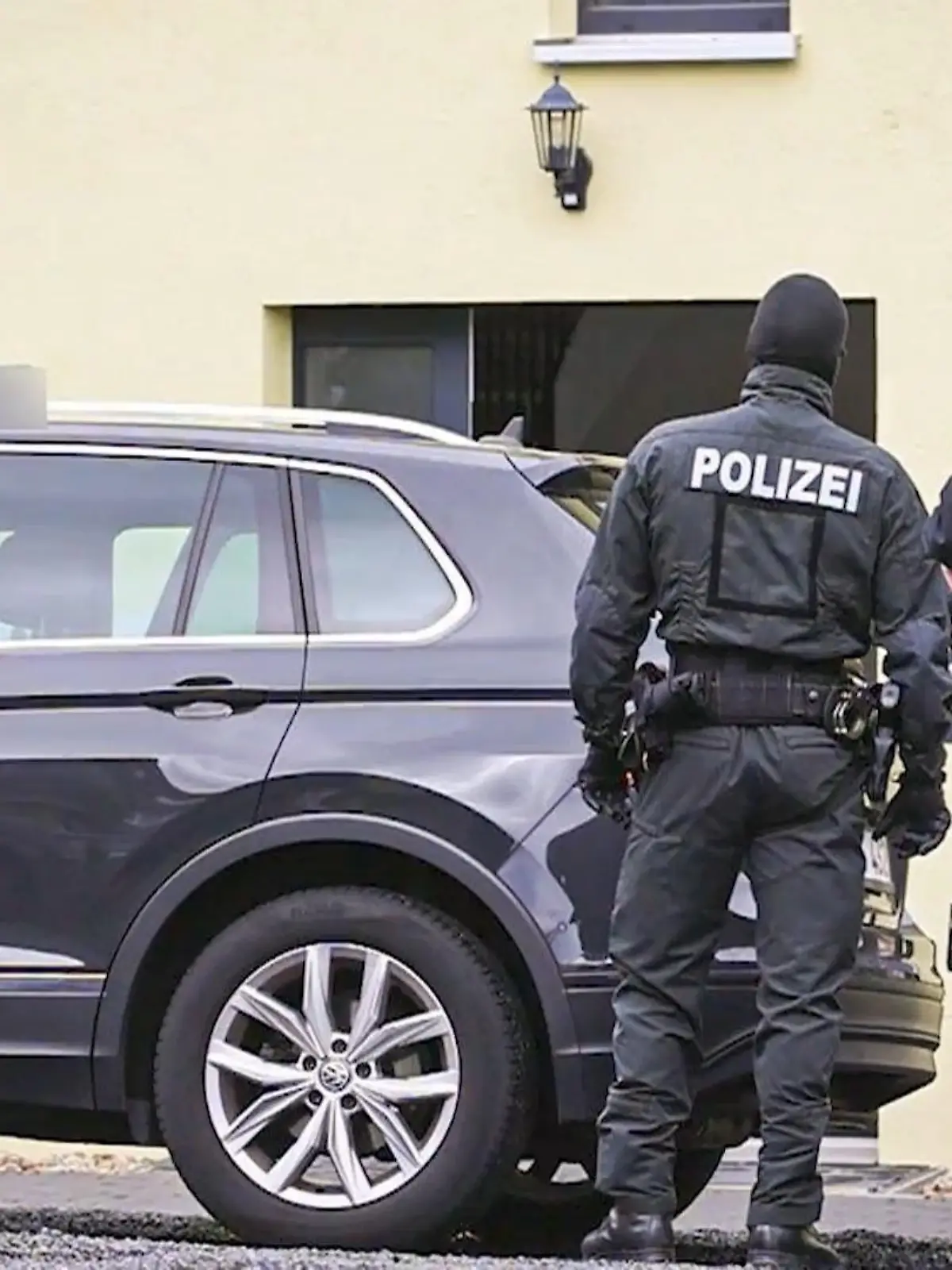 Bild zu: "Ermittlungen gegen rechtsradikale Gruppe"