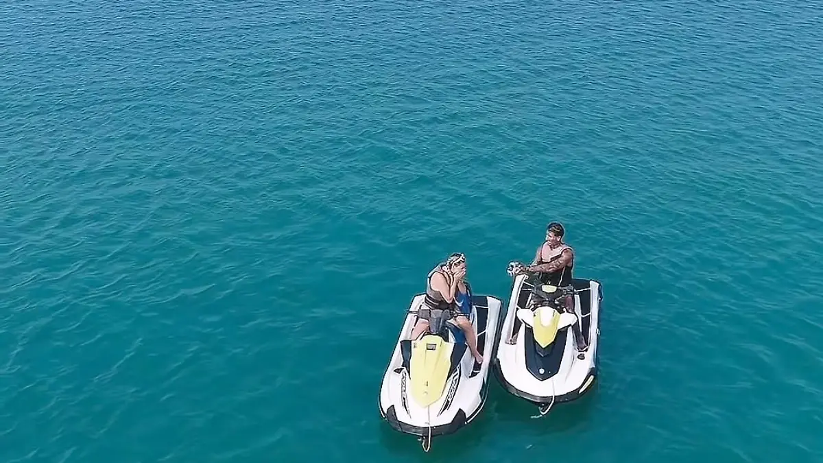 Nikola Glumac hat seiner Kim Virginia zum zweiten Mal einen Heiratsantrag gemacht, dieses Mal im Meer. 