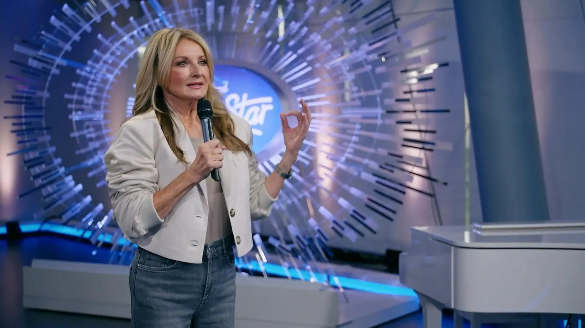 Frauke Ludowig probiert sich als Kandidatin Erster Arbeitstag der DSDS-Jury