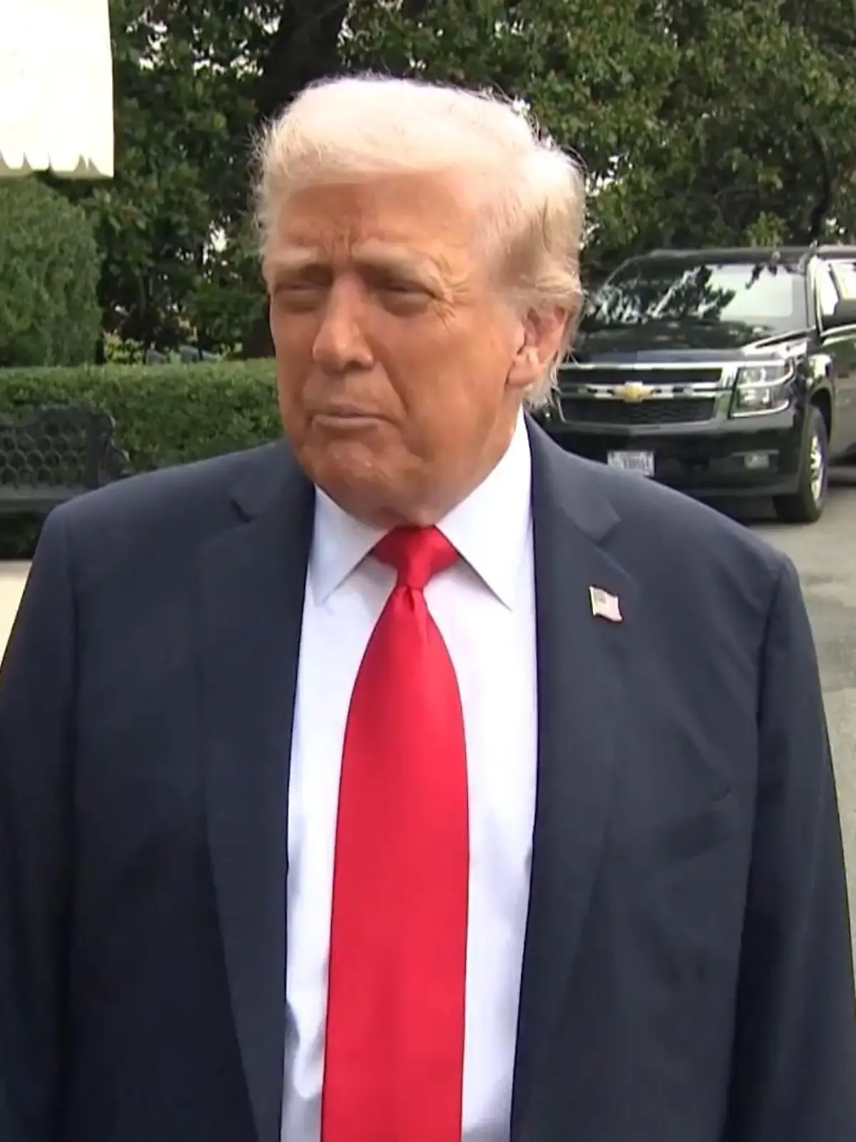Bild zu: "Mega Prinzen-Panne! Hier degradiert Donald Trump König Charles"