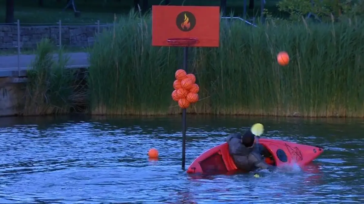 Paddeln ist nicht jedermanns Sache Steffen geht baden